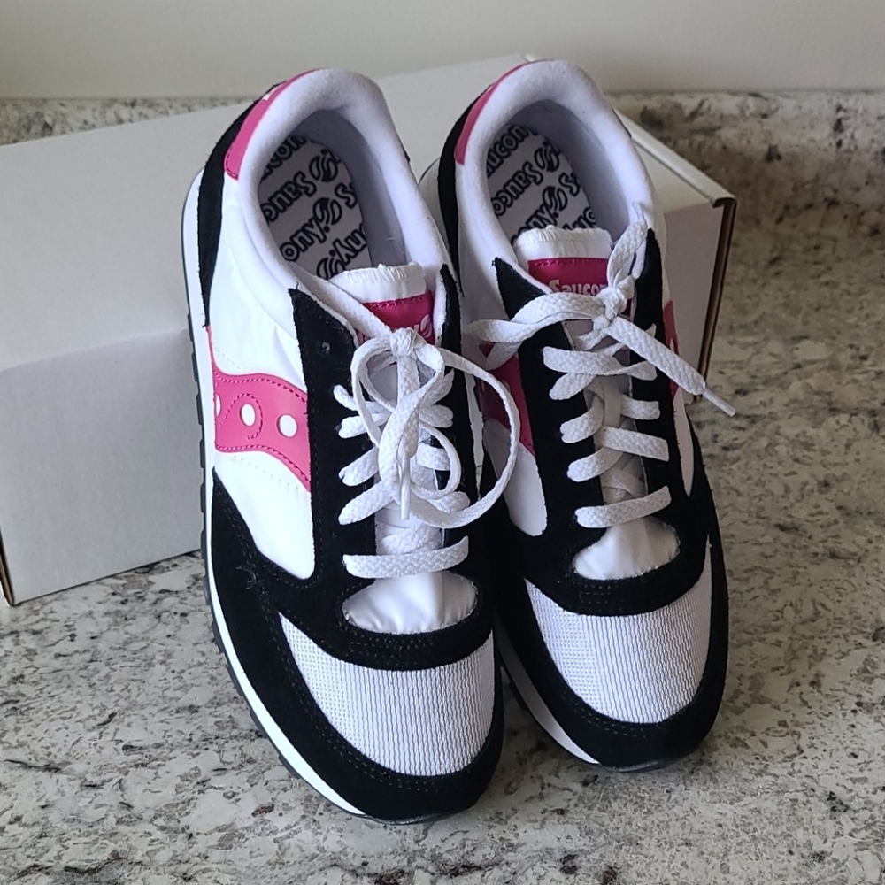NWOT Saucony Jazz Sneakers Black/White/Pink
